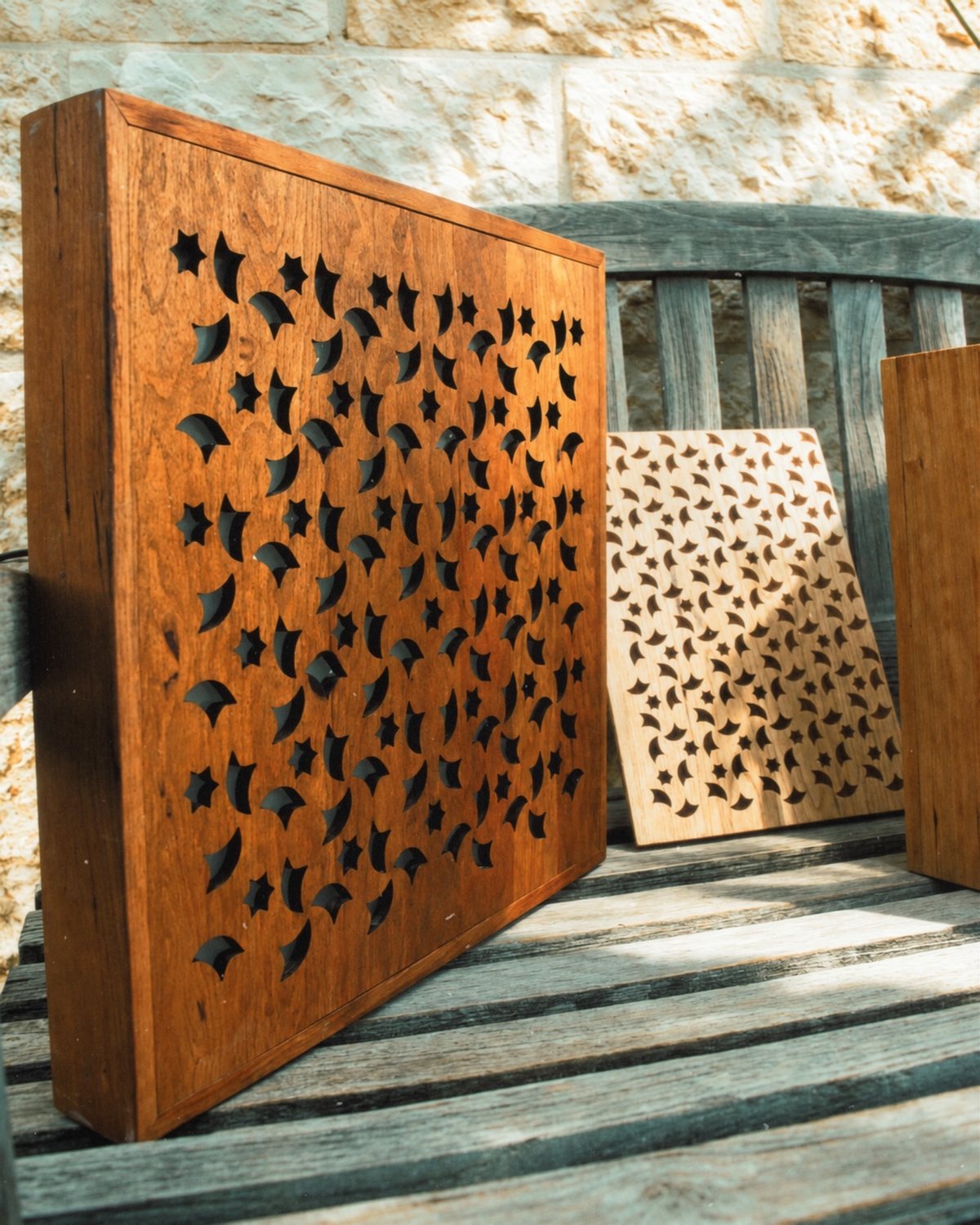 Side view, with a raw cut panel behind